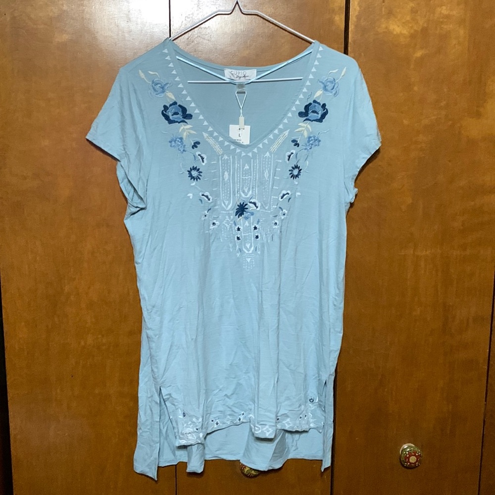 🆕 CUPIO SIGNATURE- Baby Blue , Embroidery Around Neckline Short Sleeve Shirt